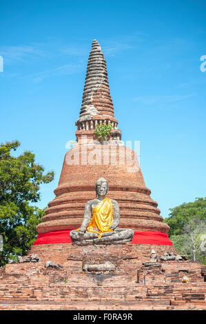 Sitzende Buddha-Statue im Wat Worachet Tharam, Ayutthaya, Thailand Stockfoto