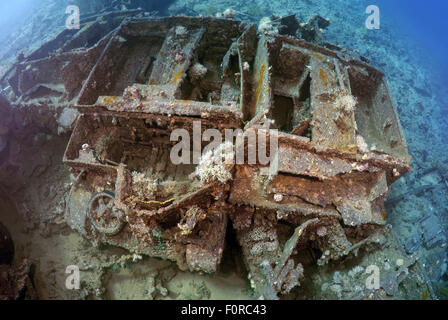 Rotes Meer, Ägypten. 15. Oktober 2014. Crawler Transporter Bren Carrier MK-1. Gepanzerte Militärfahrzeuge mit aufgegeben während der Krise von 1956 TheSuez zwischen Israel und Ägypten im Roten Meer. Rotes Meer, Sharm el-Sheikh, Sinai-Halbinsel, Egyp © Andrey Nekrassow/ZUMA Wire/ZUMAPRESS.com/Alamy Live-Nachrichten Stockfoto