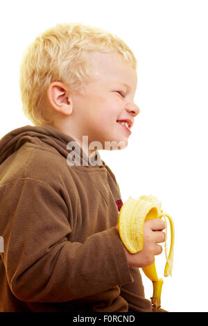 Kleiner Junge isst eine Banane Stockfoto