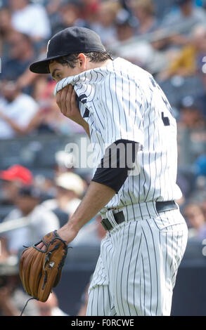 New York, New York, USA. 15. Januar 2014. Yankees Krug NATHAN EOVALDI im 6. Inning, New York Yankees vs. Minnesota Twins, Yankee Stadium, Mittwoch, 19. August 2015. © Bryan Smith/ZUMA Draht/Alamy Live-Nachrichten Stockfoto