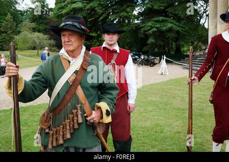 Historische Nachbildung mit Figuren in historischen Kostümen, historische Szenen neu Stockfoto