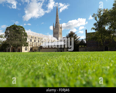 Schuss des Doms auf perfekte englische Sommertag mit textfreiraum im Vordergrund Stockfoto