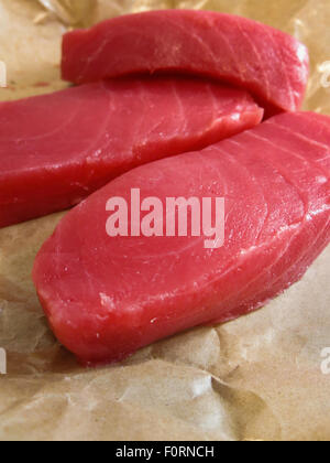 Sushi-Grade rohen Thunfisch Steaks Stockfoto