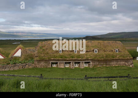 Akureyri, Island Eyjaforour. Historische Rasen Häuser von Laufás, einst im Besitz einer wohlhabenden Pfarrhaus, c. 1866. National Museum. Stockfoto