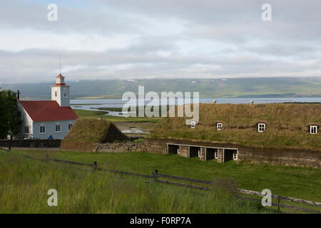 Akureyri, Island Eyjaforour. Historische Rasen Häuser von Laufás, einst im Besitz einer wohlhabenden Pfarrhaus, c. 1866. National Museum. Stockfoto