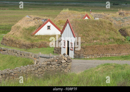 Akureyri, Island Eyjaforour. Historische Rasen Häuser von Laufás, einst im Besitz einer wohlhabenden Pfarrhaus, c. 1866. National Museum. Stockfoto