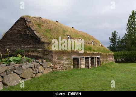 Akureyri, Island Eyjaforour. Historische Rasen Häuser von Laufás, einst im Besitz einer wohlhabenden Pfarrhaus, c. 1866. National Museum. Stockfoto