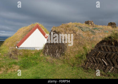 Akureyri, Island Eyjaforour. Historische Rasen Häuser von Laufás, einst im Besitz einer wohlhabenden Pfarrhaus, c. 1866. National Museum. Stockfoto