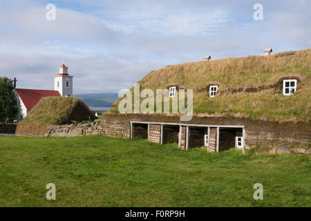 Akureyri, Island Eyjaforour. Historische Rasen Häuser von Laufás, einst im Besitz einer wohlhabenden Pfarrhaus, c. 1866. National Museum. Stockfoto