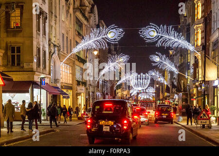 Bond St Christmas Lights im West End von London, geschäftig mit Weihnachtseinkäufern, London, Großbritannien Stockfoto