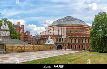 Die Royal Albert Hall in South Kensington, eine weltbekannte Konzerthalle aus der viktorianischen Zeit und Veranstaltungsort der jährlichen Proms-Konzerte, London, Großbritannien Stockfoto