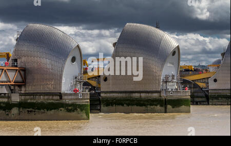 Thames Barrier ist eine der größten beweglichen hochwasserschotts in der Welt und hilft London durch Hochwasser und Sturm überflutet verhindert Überspannungen Stockfoto