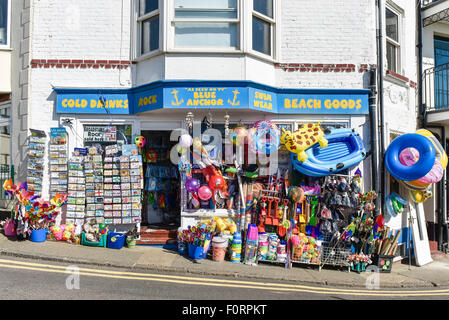 Ein Geschäft, in dem Sie traditionelle Strand Spielzeug und waren in Cranbrook, Kent. Stockfoto