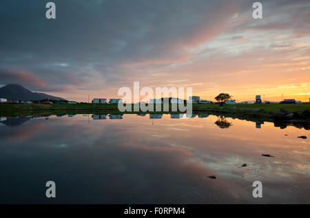 Wohnmobile geparkt für die Nacht in Westport Quay, Westport, Co. Mayo, Irland Stockfoto