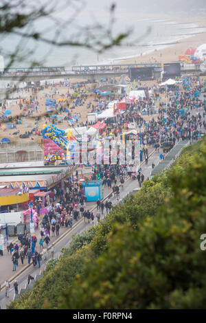 Bournemouth, UK. 20. August 2015. Besucher strömen in Bournemouth für das achte jährliche Bournemouth Air Festival. Menschenmassen sind enttäuscht, nachdem die Luft fliegen für den Nachmittag am ersten Tag wegen des schlechten Wetters abgesagt wird. Bildnachweis: Carolyn Jenkins/Alamy Live-Nachrichten Stockfoto