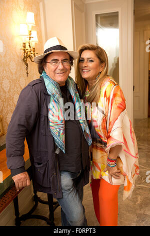 Italienische Duo singen dar Al Bano und Romina Power in Berlin, Deutschland, 20. August 2015. Nach der Promotoren führen sie ihr erste Berlin-Konzert in zwanzig Jahren in der Wuhlheide am 21. August 2015. Foto: Jörg Carstensen/dpa Stockfoto