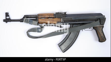 Ostdeutschen nationalen Volks-Armee-DDR-Variante die faltende Vorrat AKS AK47 russischen Kalaschnikow. ECHTE WAFFE Stockfoto