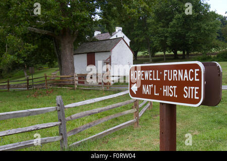 Ortseingangsschild Hopewell Ofen National Historic Site. Stockfoto