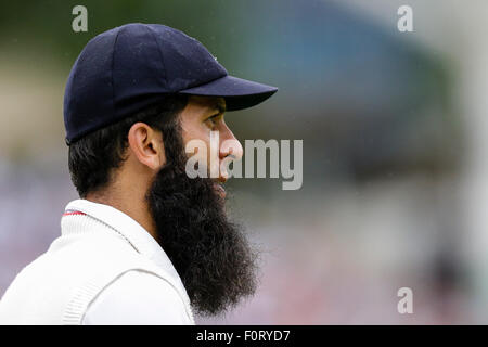 London, UK. 20. August 2015. Investec Asche 5. Test England gegen Australien. Englands Moin Ali Credit: Action Plus Sport/Alamy Live News Stockfoto