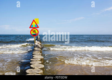 Kein springen und große Tiefe Warnschild Stockfoto