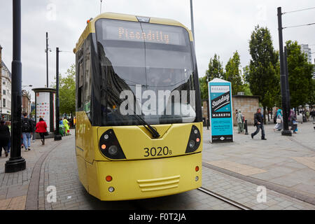 Metrolink Straßenbahn im Stadtzentrum von Manchester Manchester England UK Stockfoto