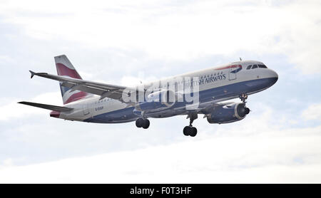 British Airways Airbus a320 G-EUUF Ankunft am Flughafen London-Heathrow LHR Stockfoto