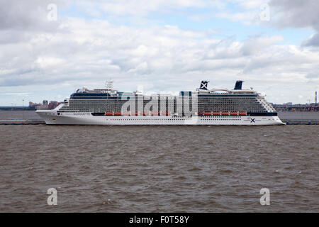 Celebrity Silhouette Solstice-Klasse Luxus-Kreuzfahrtschiff von Celebrity Cruises angedockt an St. Petersburg in Russland betrieben Stockfoto