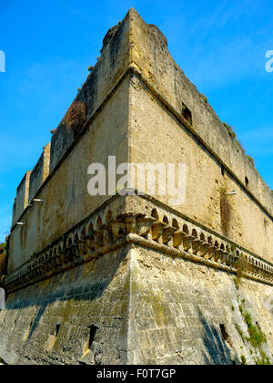 Detail schwäbischen Burg von Bari mit Baum. Puglia. Italien. Stockfoto