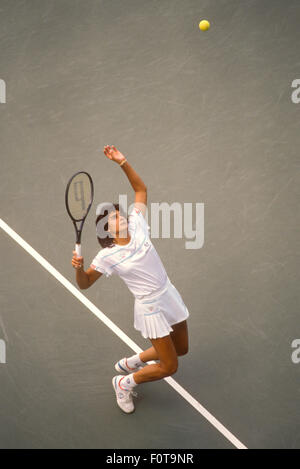 Gabriela Sabatini in Aktion bei den US Open Tennis-Turnier in Flushing Meadows Park am 6. September 1988. Stockfoto