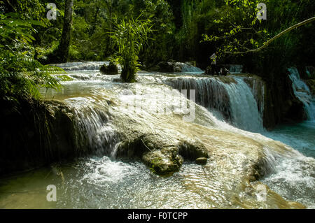 Kuang Si Wasserfall in der Nähe von Luang Prabang in laos Stockfoto