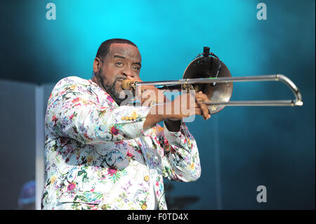 Philadelphia, Pennsylvania, USA. 20. August 2015. US-amerikanischer Jazz-Posaunist, JEFF BRADSHAW, erklingt in der Dell Music Center 'Essence Of Entertainment' 2015 Sommer-Konzertreihe Credit: Ricky Fitchett/ZUMA Draht/Alamy Live News Stockfoto