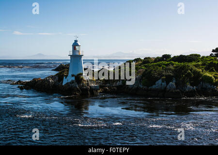 Leuchtturm am Eingang Island, Hells Gate, Macquarie Hafen, Tasmanien, Australien Stockfoto