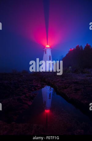 Die große Wanne Leuchtturm in Tobermory, Ontario. Stockfoto