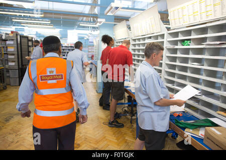 Die Hyde Lieferung Office, Royal Mail, Post Office Lieferung Station und Sammlung Büro, Northwest London, England, UK Stockfoto