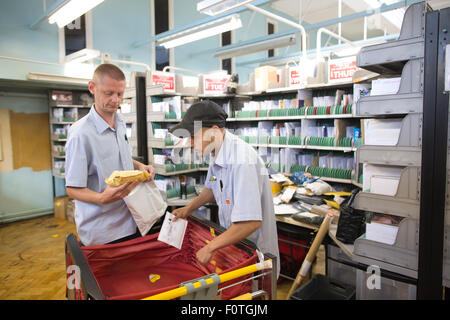 Die Hyde Lieferung Office, Royal Mail, Post Office Lieferung Station und Sammlung Büro, Northwest London, England, UK Stockfoto