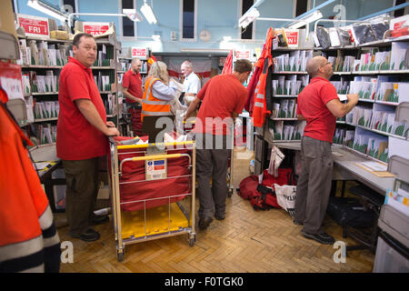 Die Hyde Lieferung Office, Royal Mail, Post Office Lieferung Station und Sammlung Büro, Northwest London, England, UK Stockfoto