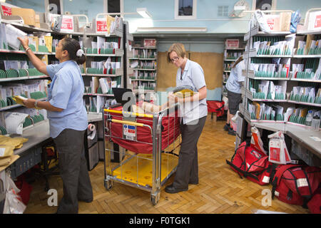 Die Hyde Lieferung Office, Royal Mail, Post Office Lieferung Station und Sammlung Büro, Northwest London, England, UK Stockfoto