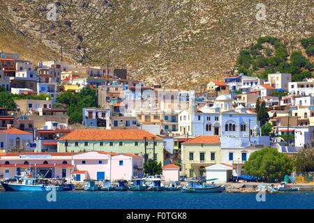 Angelboote/Fischerboote im Hafen von Pothia, Kalymnos, Dodekanes, griechische Inseln, Griechenland, Europa Stockfoto