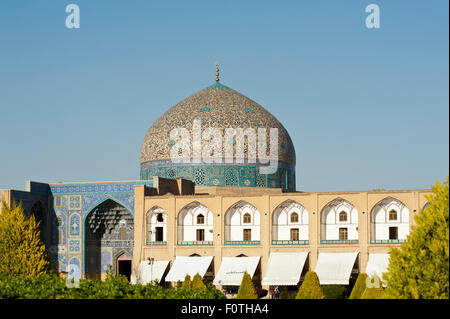 Bunt gekachelten Kuppel, Sheikh Lotfollah Moschee, Majdan, auch Naqsh-e Jahan Quadrat, Isfahan, Iran Stockfoto