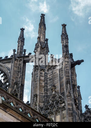 Abutments und Zinnen der Metropolitan Kathedrale des Heiligen Vitus, Wenzel und Adalbert, Prager Burg, Tschechische Republik Stockfoto