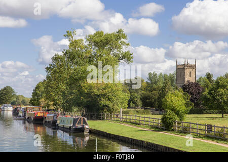 Abendlicht am St Mary Kirche der Gottesmutter und der Schärfe-Kanal, Frampton auf Severn, Gloucestershire, England, UK Stockfoto