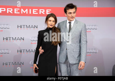 Berlin, Deutschland. 19. August 2015. Schauspielerin Hannah Ware und Schauspieler Rupert Friend besuchen die "Hitman: Agent 47' Weltpremiere im Cinestar Sony Center am 19. August 2015 in Berlin, Deutschland. / Picture Alliance © Dpa/Alamy Live-Nachrichten Stockfoto
