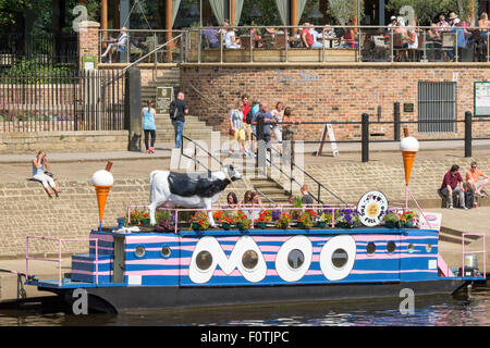 Das vollständige Moo Eis Boot vertäut an der Lendal Bridge Landungen, City of York, England, UK Stockfoto