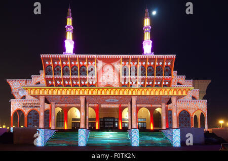 Emirat Sharjah, Vereinigte Arabische Emirate. 15. Oktober 2014. Sharjah Light Festival, Moschee Masjid Al Malek, Emirat Sharjah, Vereinigte Arabische Emirate, in der Nähe von East © Andrey Nekrassow/ZUMA Wire/ZUMAPRESS.com/Alamy Live-Nachrichten Stockfoto