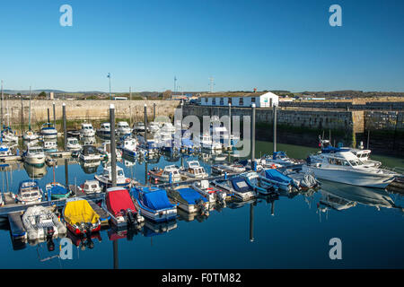 Porthcawl Hafen und Südwales festgemachten Boote an einem sonnigen Wintertag im Januar Stockfoto