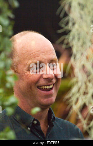 Southport, Merseyside, England. 21. August 2015. Joe Swift (geb. 25. Mai 1965) ist ein englischer Gartengestalter, Journalist und Fernsehmoderator.  Swift ist ein regelmäßiger Referent und Designer auf der BBC Gardeners' World, Co-Moderator auf der Royal Horticultural Society Chelsea Flower Show, Gardeners' World Live, Hampton Court, RHS Tatton Park Flower Show, BBC kleine Stadtgärten und Design beurteilen auf BBC Gärtner des Jahres.  Er ist ein Gartengestalter und ist seit 1998 in BBC2 Gardeners' World beteiligt. Bildnachweis: Cernan Elias/Alamy Live-Nachrichten Stockfoto