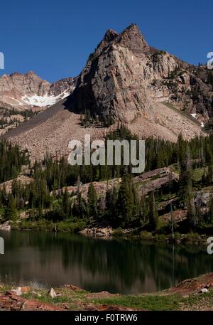 Lake Blanche und Sonnenuhr Peak, Big Cottonwood Canyon, Salt Lake City, Utah Stockfoto