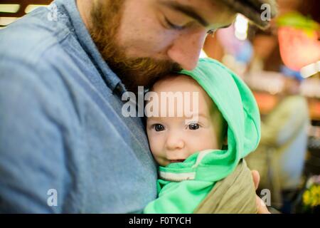 Vater mit Baby Sohn, Nahaufnahme Stockfoto