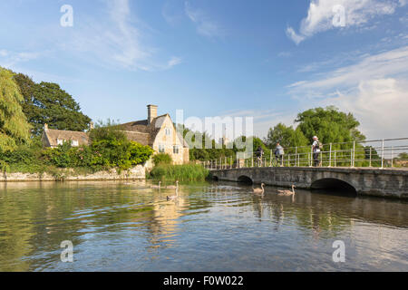 Fairford Mill auf den Fluss Coln in Cotswold Markt Stadt Fairford, Gloucestershire, England, Großbritannien Stockfoto