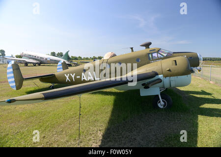 Monroe, USA. 15. Juli 2015. Ein b-25 Bomber von Flying Tigers verwendet wird auf Chennault Luft- und Militärmuseum in Monroe, Louisiana, USA, 15. Juli 2015 gesehen. Das Museum ist das einzige in den USA gewidmet Chennaults heldenhaften Taten und die Geschichte der "Flying Tigers", der Spitzname für American Volunteer Group, das Air Corps, die neben den Chinesen gegen die japanische Aggression während des zweiten Weltkriegs kämpfte. © Yin Bogu/Xinhua/Alamy Live-Nachrichten Stockfoto